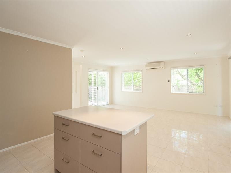 2/231 Broadwater Avenue West, Maroochydore QLD 4558