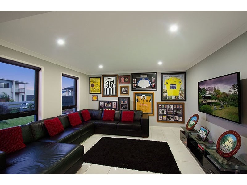 9 Lamatia Drive, Mountain Creek QLD 4557