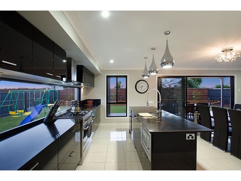 9 Lamatia Drive, Mountain Creek QLD 4557