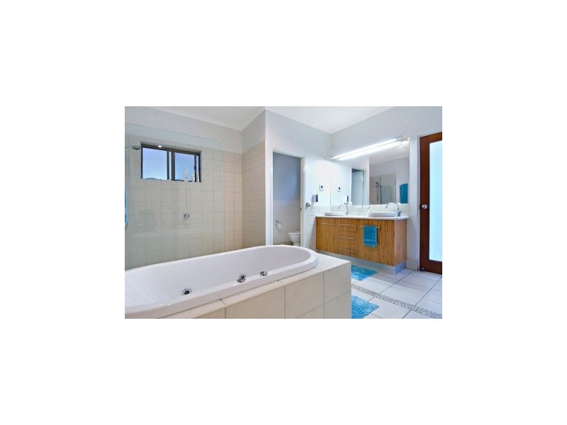 10 Melcar Court, Diddillibah QLD 4559