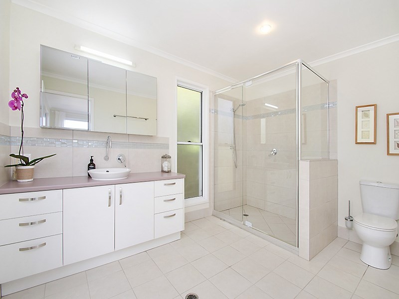 823 Hunchy Road, Hunchy QLD 4555