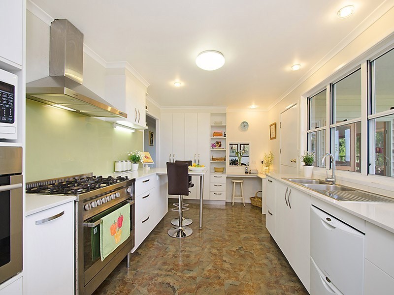 823 Hunchy Road, Hunchy QLD 4555