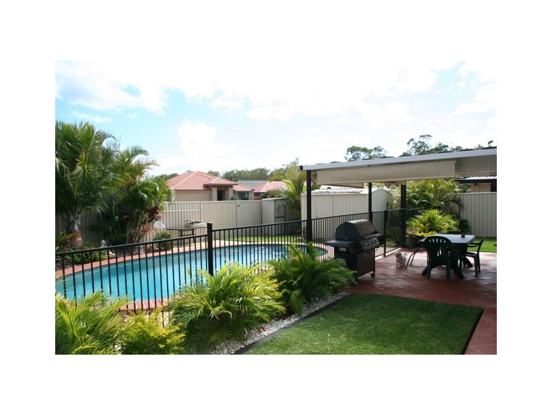 5 Courtenay, Sippy Downs QLD 4556