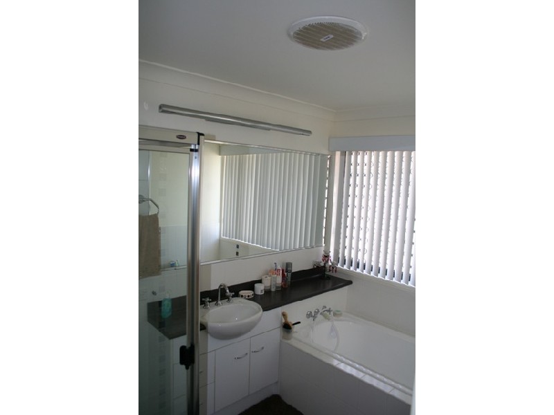 5 Courtenay, Sippy Downs QLD 4556
