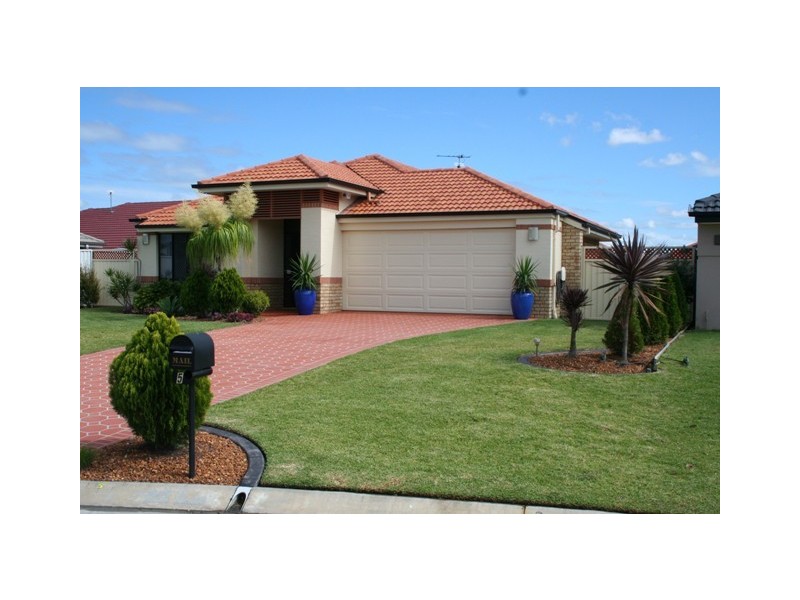 5 Courtenay, Sippy Downs QLD 4556