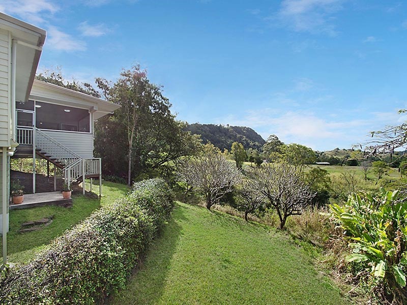823 Hunchy Road, Hunchy QLD 4555