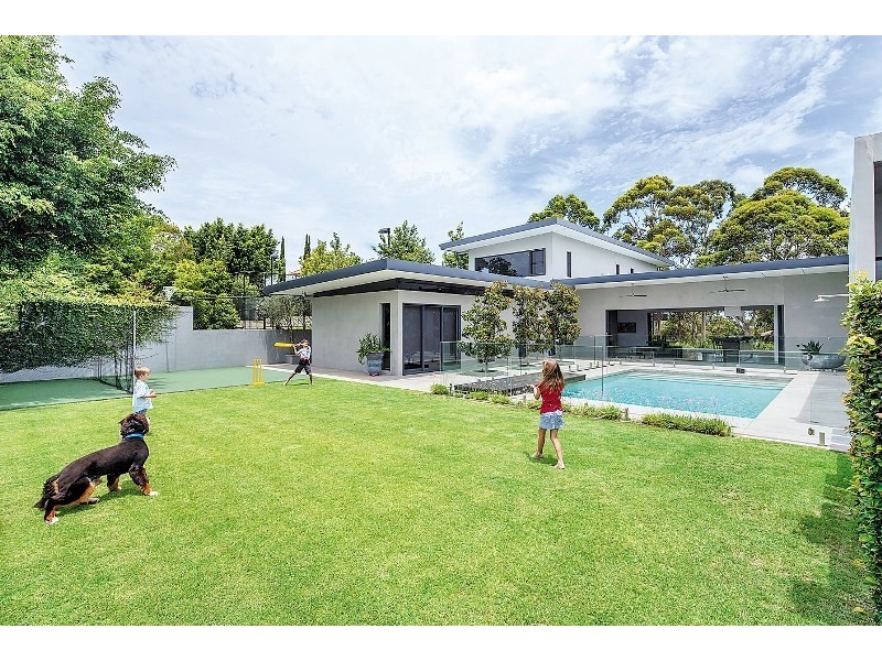 18 Mountain Top Court, Mons QLD 4556