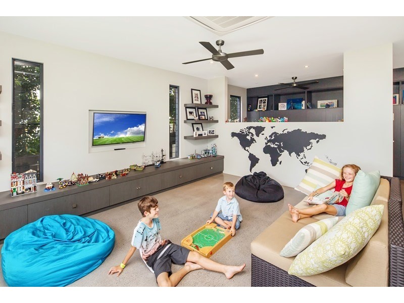 18 Mountain Top Court, Mons QLD 4556