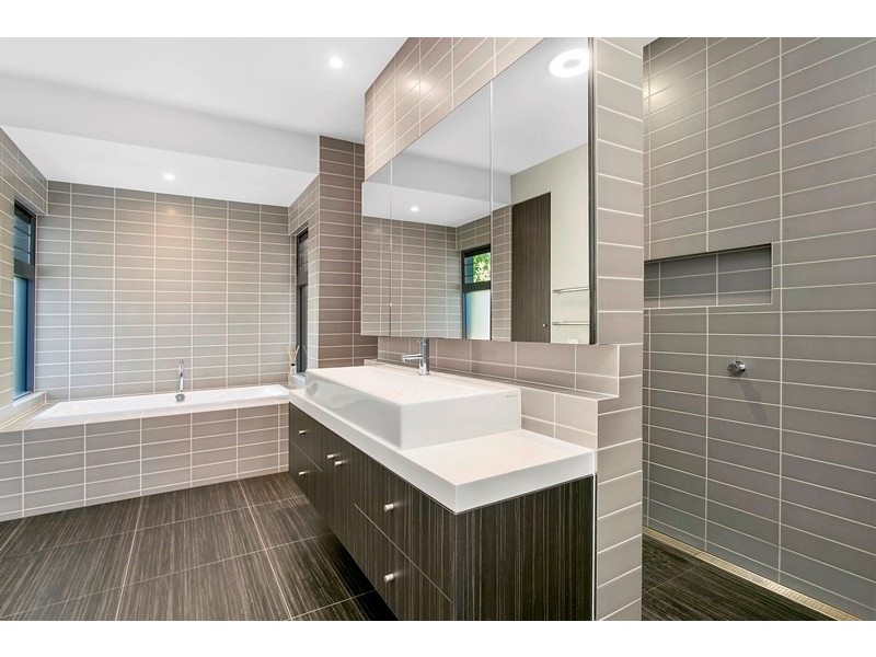 18 Mountain Top Court, Mons QLD 4556