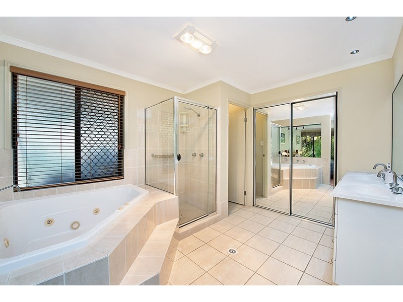 6 Carolyn Court, Little Mountain QLD 4551