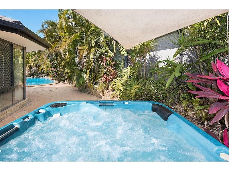 6 Carolyn Court, Little Mountain QLD 4551