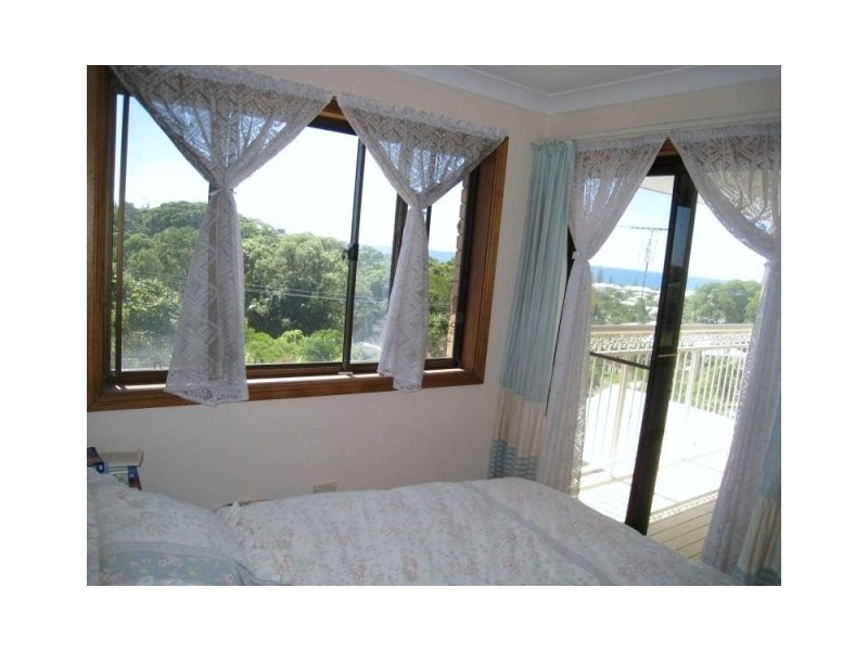 7 Yakola Parade, Alexandra Headland QLD 4572