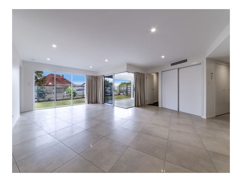 2/8. Ballinger Cresent, Buderim QLD 4556