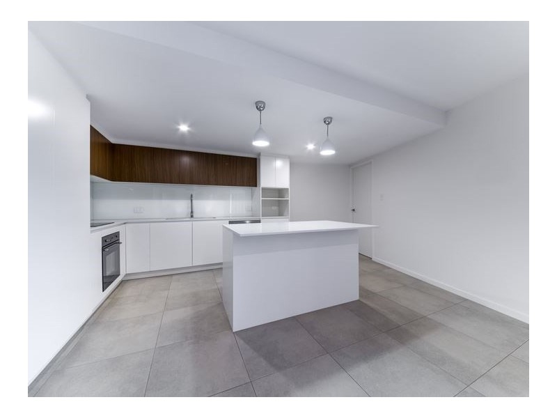2/8. Ballinger Cresent, Buderim QLD 4556