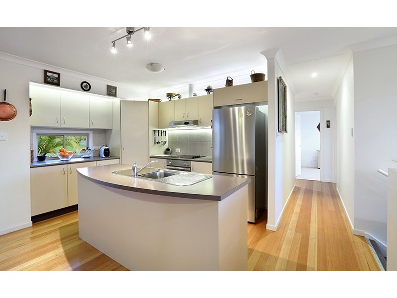 8 Dalzell Court, Nambour QLD 4560