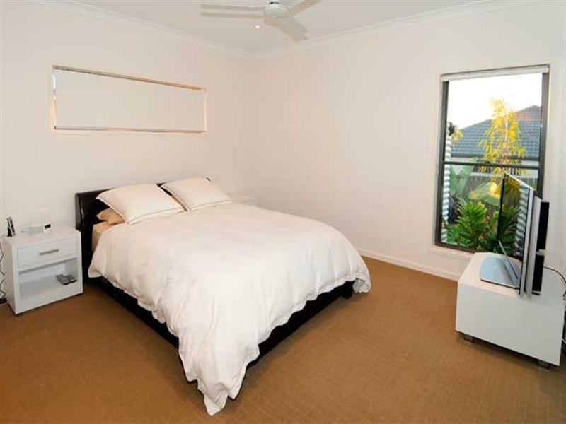 15 Robur Crescent, Mountain Creek QLD 4557