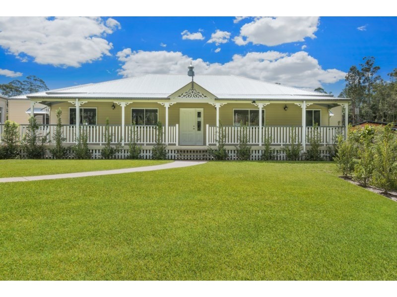 4 Forest Ridge Avenue, Palmview QLD 4553