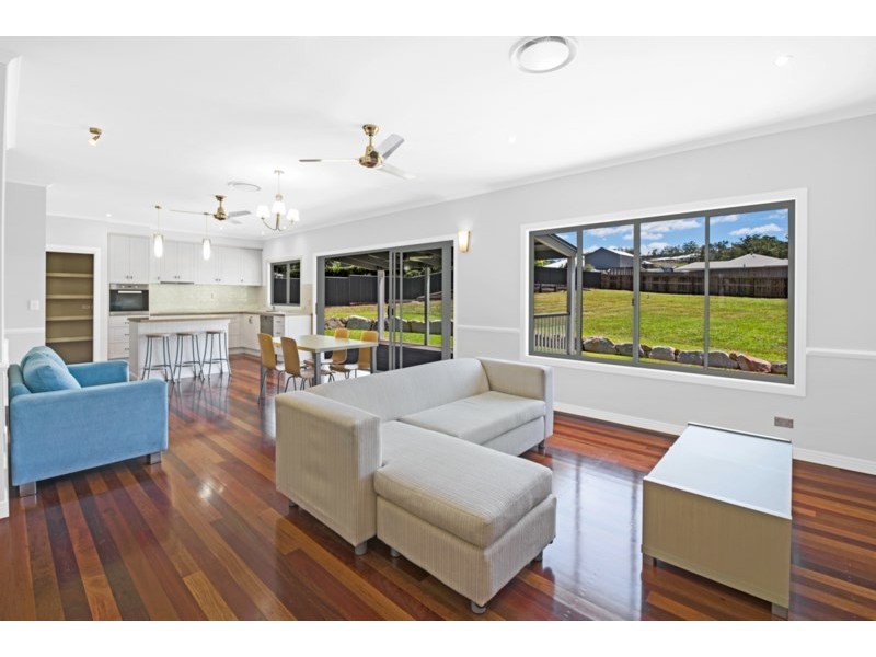 4 Forest Ridge Avenue, Palmview QLD 4553