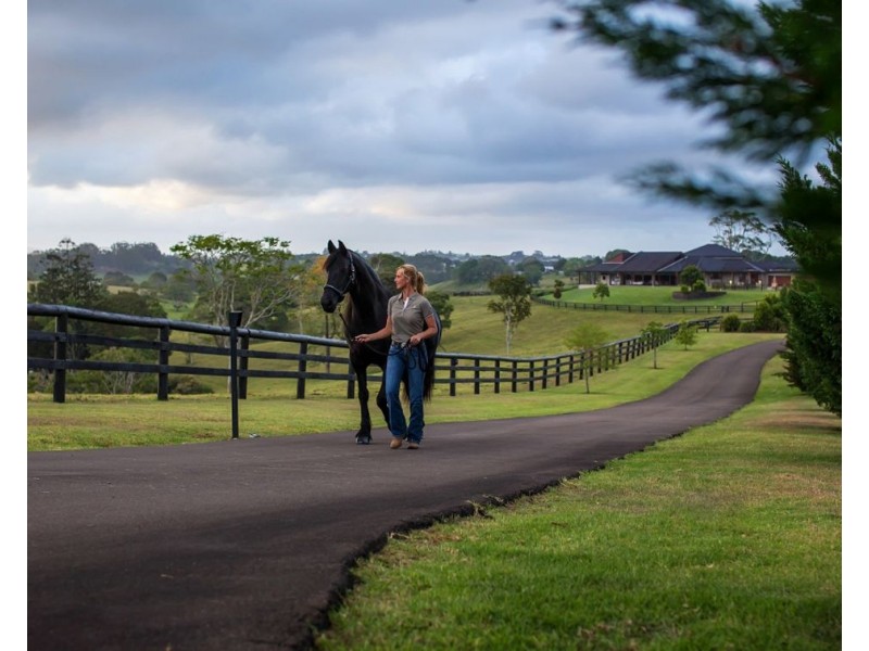 236 Mountain View Road, Maleny QLD 4552