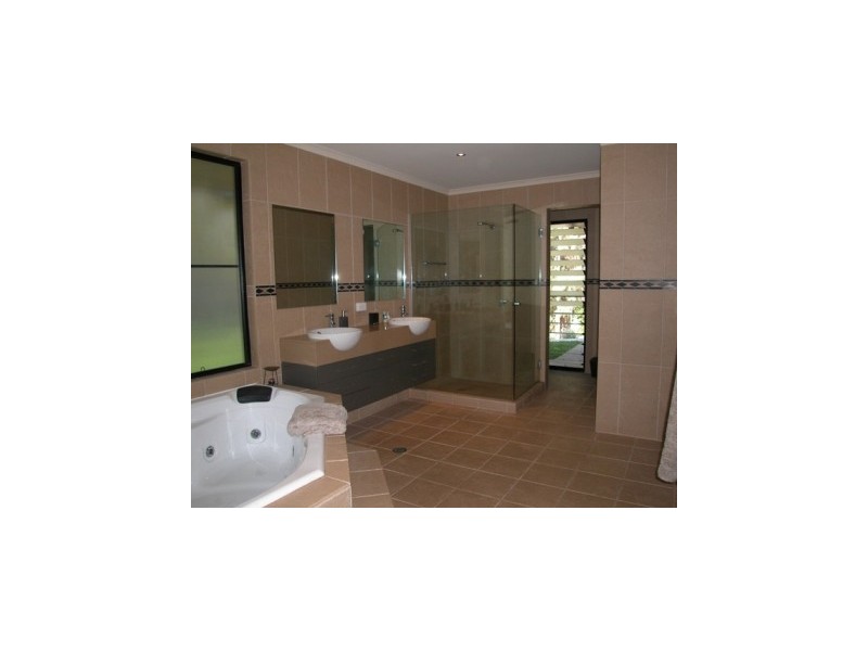 10 Raintree Close (off Mooloolah Meadows Drive), Mooloolah Valley QLD 4553