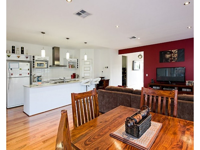 8 Peppermint Crescent, Sippy Downs QLD 4556