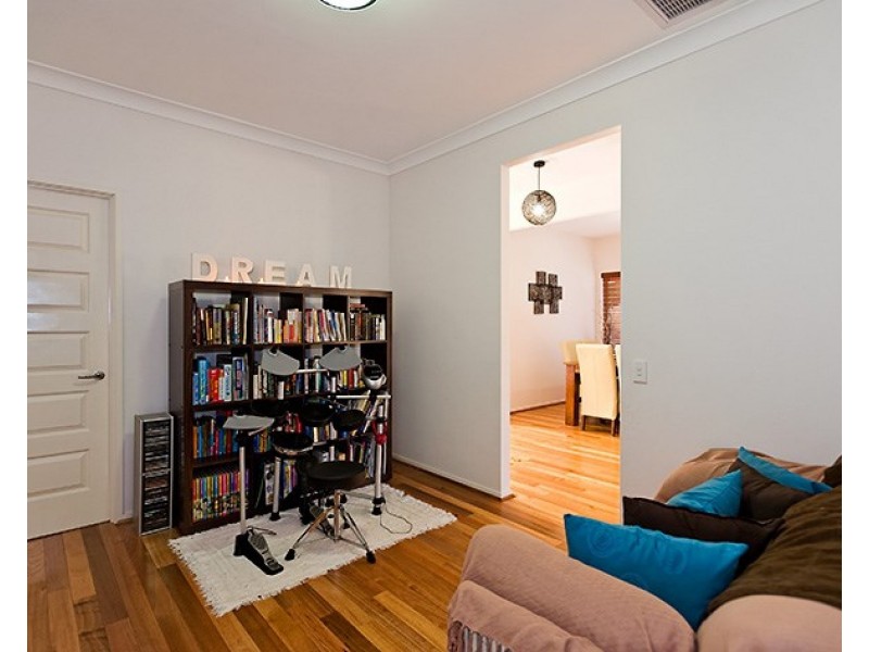 8 Peppermint Crescent, Sippy Downs QLD 4556