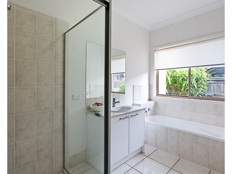 8 Peppermint Crescent, Sippy Downs QLD 4556