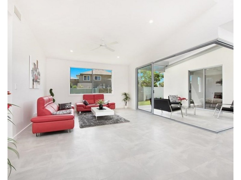 1/8 Ferguson Avenue, Buderim QLD 4556