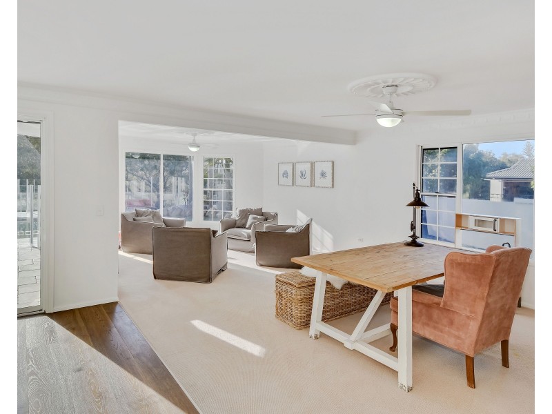 1 Admiralty Drive, Alexandra Headland QLD 4572