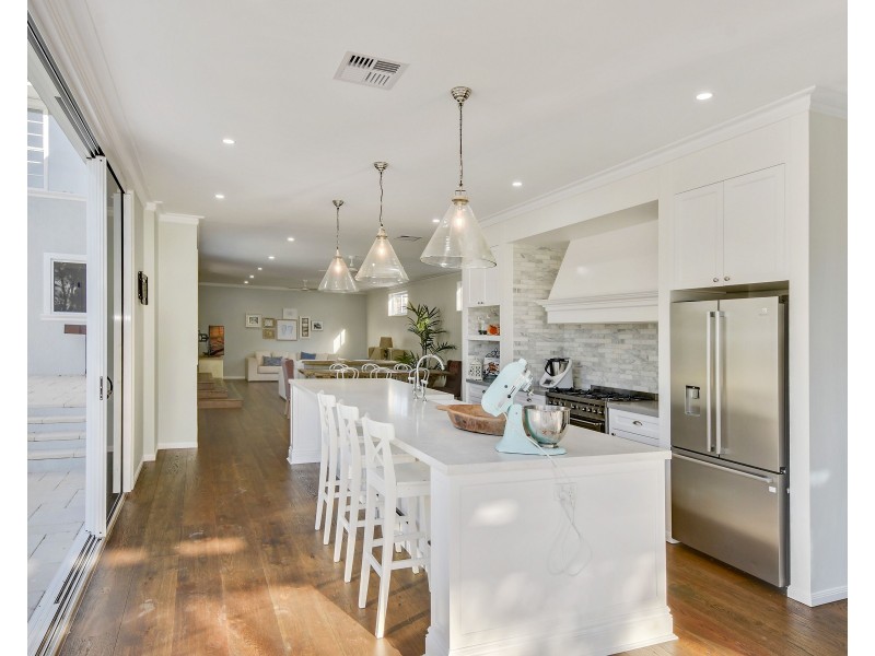 1 Admiralty Drive, Alexandra Headland QLD 4572