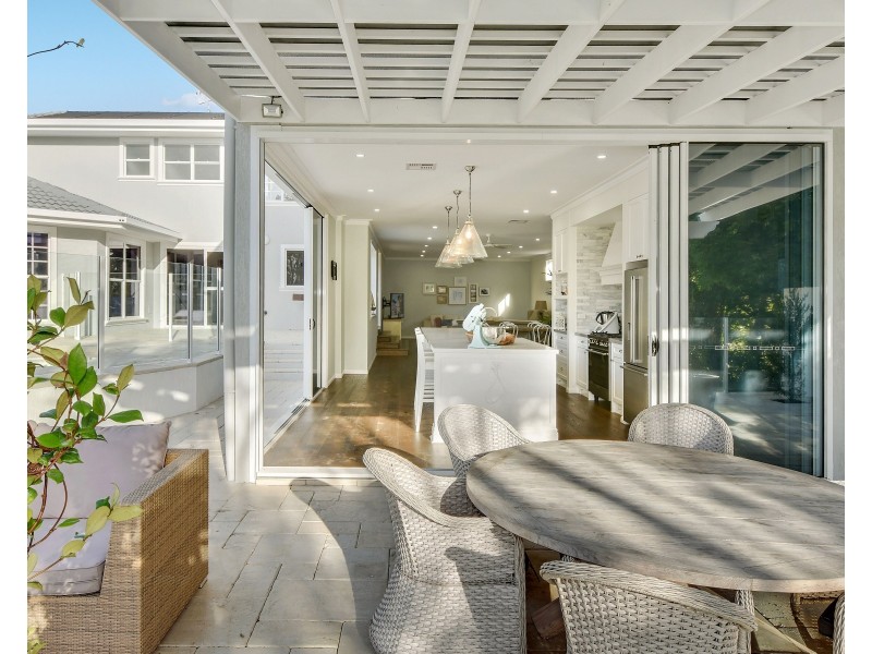 1 Admiralty Drive, Alexandra Headland QLD 4572