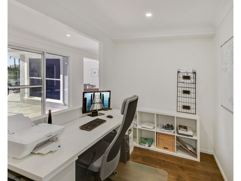 1 Admiralty Drive, Alexandra Headland QLD 4572