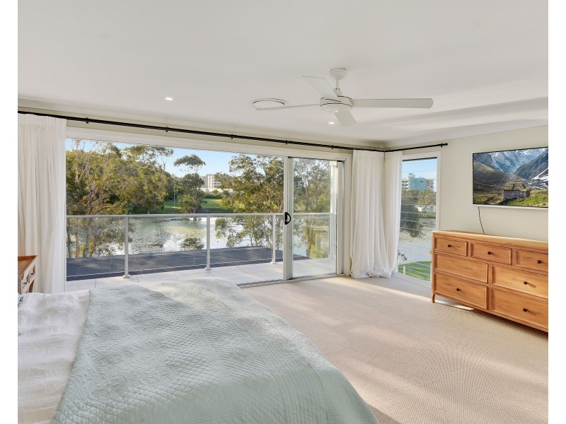 1 Admiralty Drive, Alexandra Headland QLD 4572