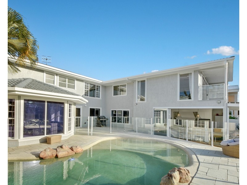 1 Admiralty Drive, Alexandra Headland QLD 4572