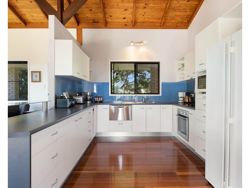 1 Falcon Court, Mapleton QLD 4560