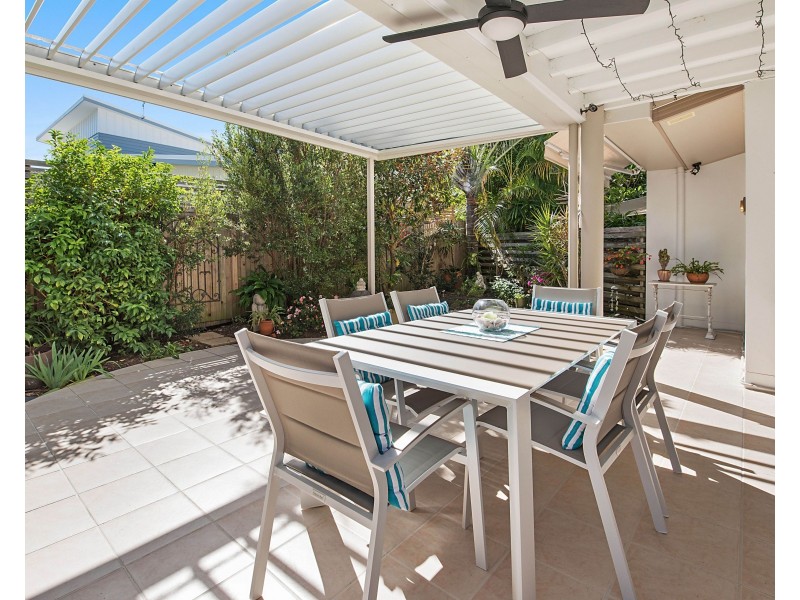 3/2-4 Tranquil Place, Alexandra Headland QLD 4572