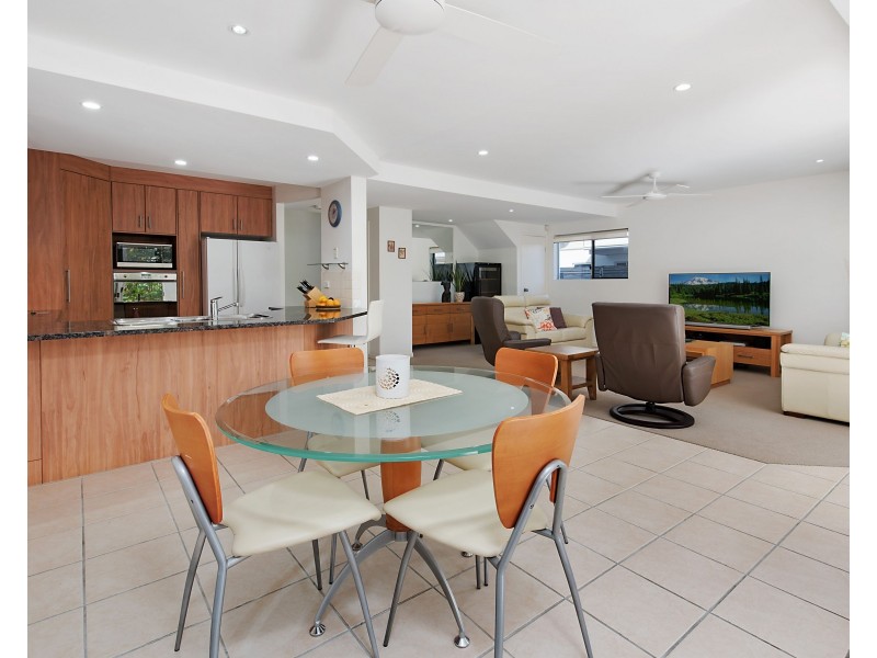 3/2-4 Tranquil Place, Alexandra Headland QLD 4572