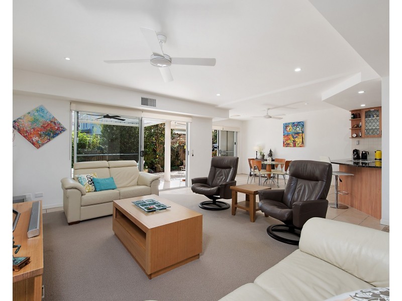 3/2-4 Tranquil Place, Alexandra Headland QLD 4572