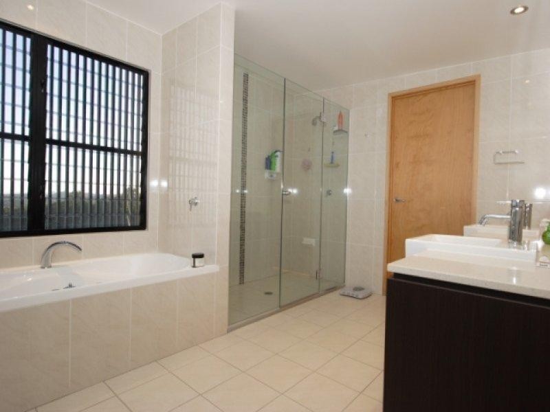 6 Village Place, Buderim QLD 4556