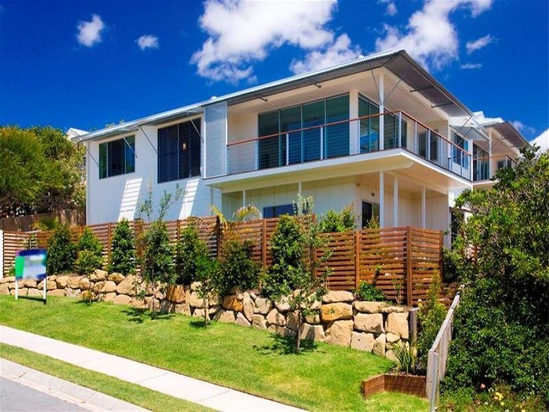 71 Southern Cross Parade, Sunrise Beach QLD 4567