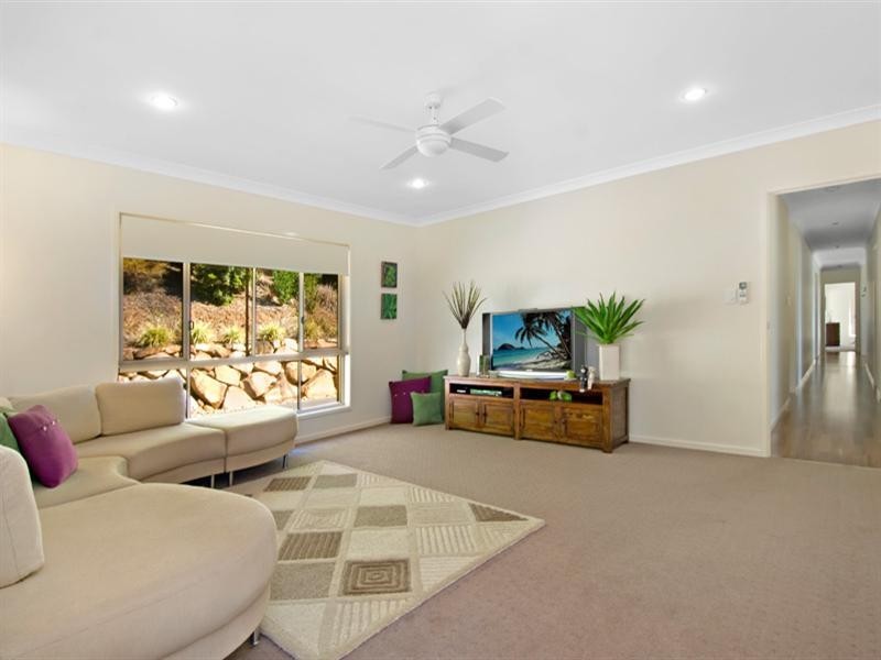 1 Towen View Court, Towen Mountain QLD 4560