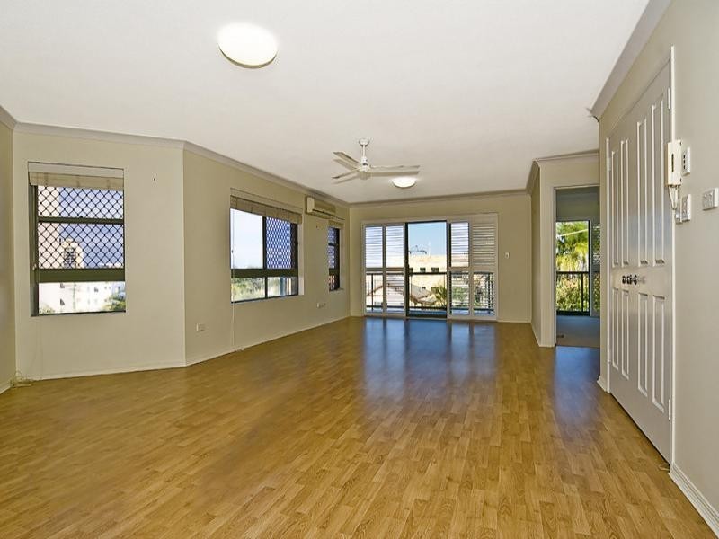 2/25 Buderim Avenue, Mooloolaba QLD 4557