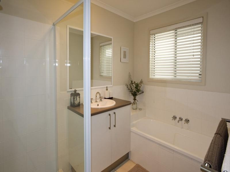 4 Castaway Court, Parrearra QLD 4575