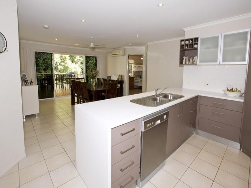 4 Castaway Court, Parrearra QLD 4575