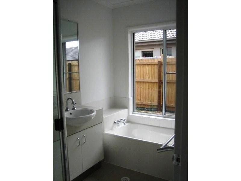 8 Ashburton Court, Sippy Downs QLD 4556
