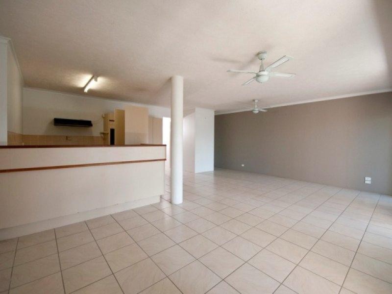 7-77 Bradman Avenue ” Humzy Villas”, Maroochydore QLD 4558
