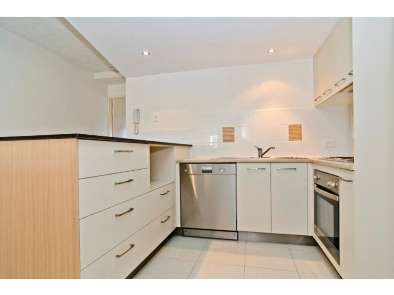 18/10 Grand Parade, Parrearra QLD 4575