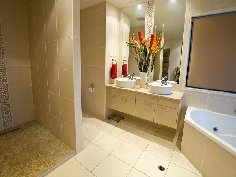 12 Maldives Place, Parrearra QLD 4575