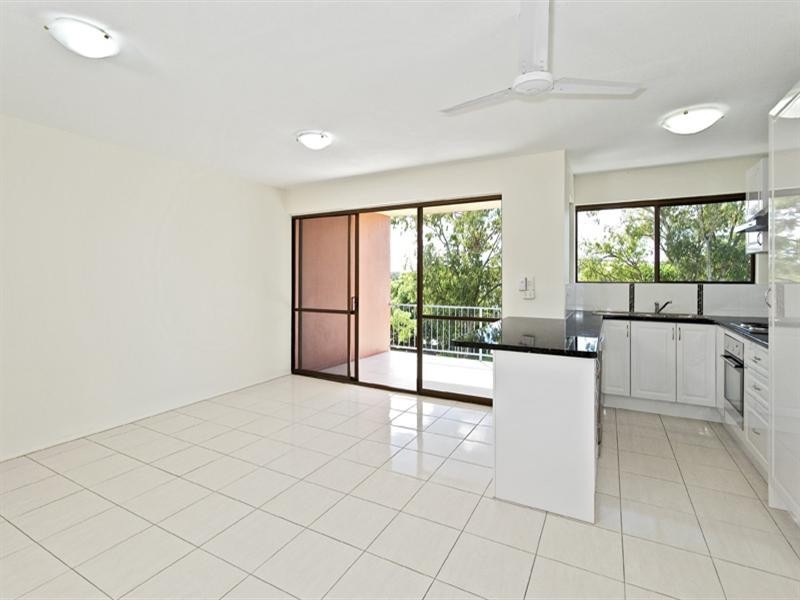 6/107 Bradman Avenue, Maroochydore QLD 4558