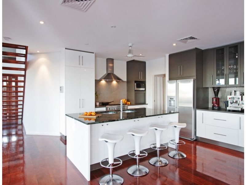 10 Village Place, Buderim QLD 4556